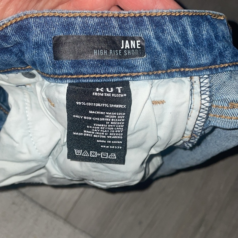 KUT FROM THE KLOTH High Rise Short In Medium Wash Size 12 - Picture 7 of 7